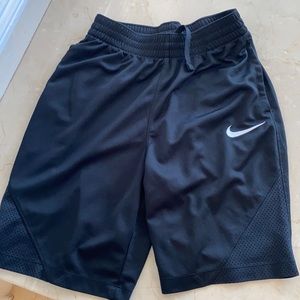 Nike boys dry fit shorts size lrg athletic shorts